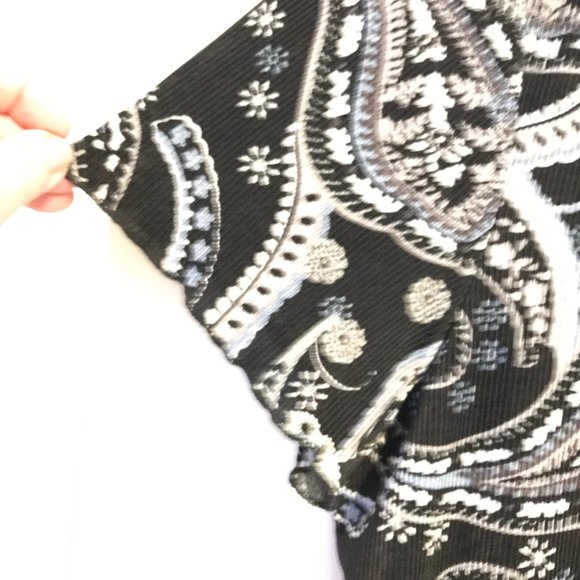 Notations Woman jacket/blouse, 3X, black and gray with attached black tank. - Picture 6 of 12